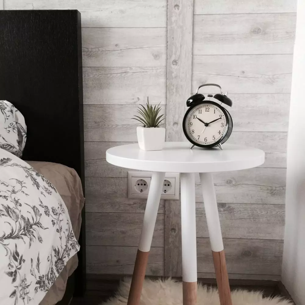 Wooden wall whitewashed using leaching process
