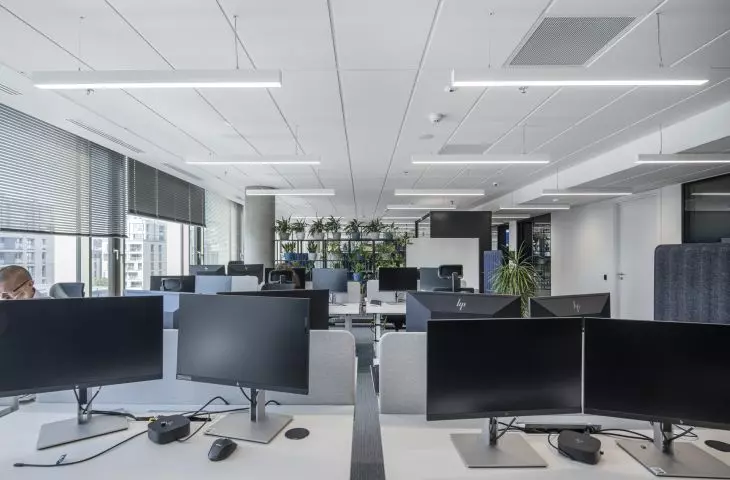 Systemy akustyczne Ecophon w biurze ISS Hub, Fabryka Norblina, Warszawa