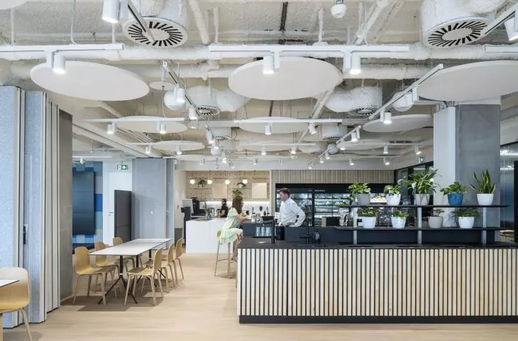 Systemy akustyczne Ecophon w biurze ISS Hub, Fabryka Norblina, Warszawa