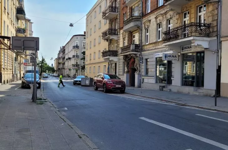 Space to be unpaved and greened - Kanalowa Street, Poznań