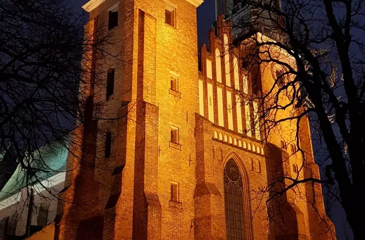 Iluminacja katedry na Ostrowie Tumskim w  Poznaniu