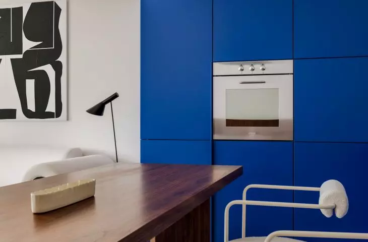 A sizable wooden kitchen table surrounded by stylish SAGE chairs by Polish brand The Good Living