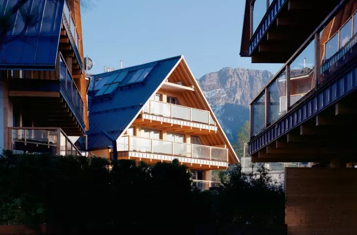 Zakopane, nowe apartamentowce Royal Resort przy ulicy Goszczyńskiego 