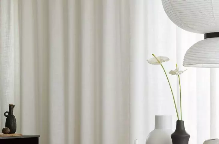 We wnętrzu znajduje się dużo ceramiki