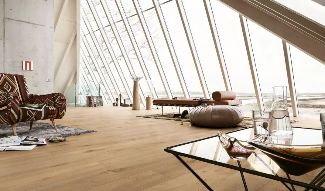 We can use wood in a universal color throughout the apartment