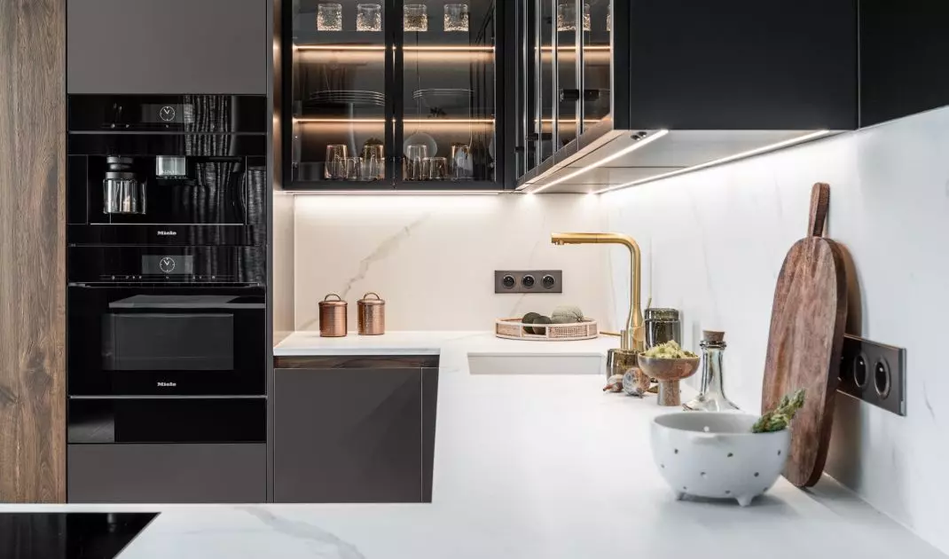  Gold faucet adds a touch of glamour to the styling
