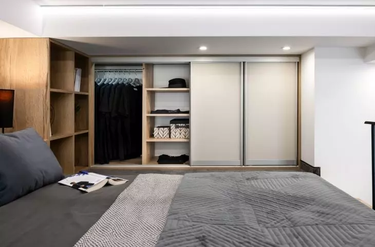Mini-gardrobe on the mezzanine
