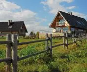 Zespół domów jednorodzinnych w Maniowach nad Jeziorem Czorsztyńskim
