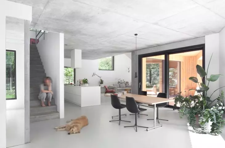 Beton we wnętrzu został nieotynkowany