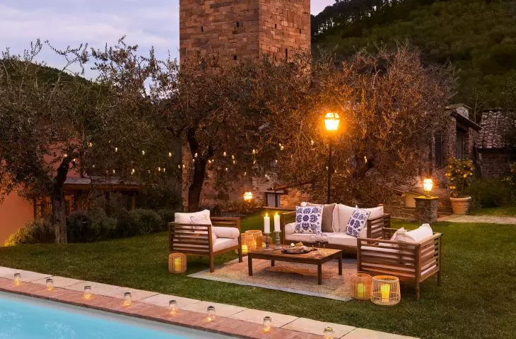 Protect wooden garden furniture before winter