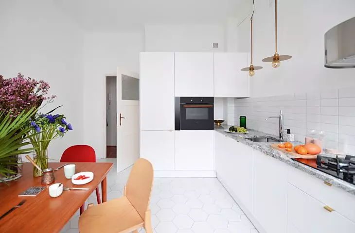 The kitchen is also sunk in white