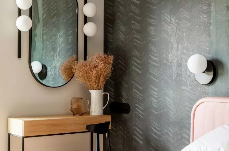 There is also a dressing table in the bedroom