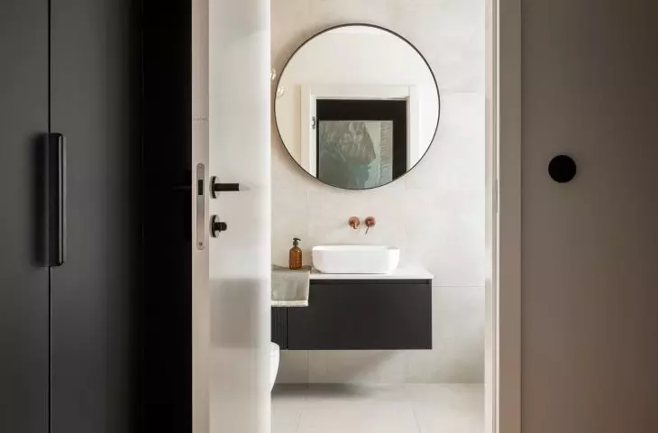 A view of one of the bathrooms