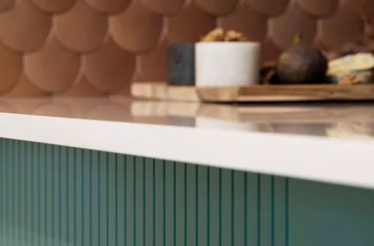 Copper wall and green of the kitchen island