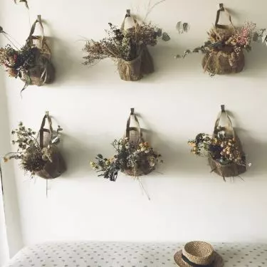 Dried flowers as home decoration