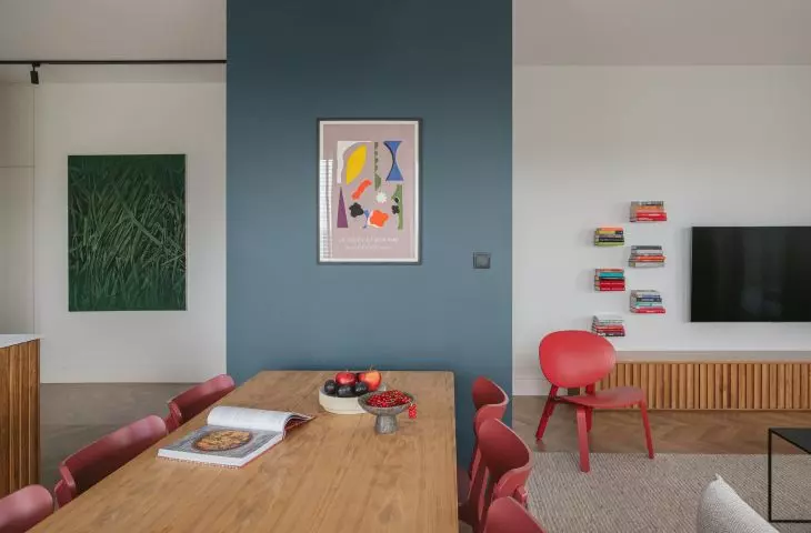 Red accents are characteristic of the apartment