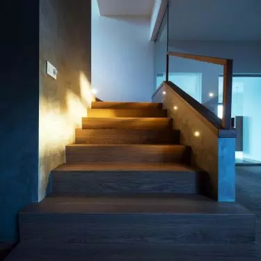 It is best to choose multi-level lighting 