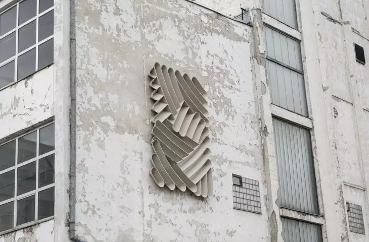 „Comb” autorstwa kolektywu The New Raw 