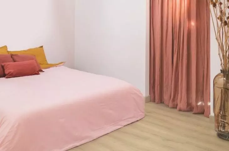 Uniform flooring throughout the apartment makes it appear larger