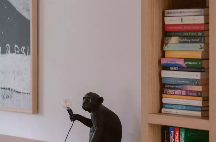 Lamp in the form of a monkey