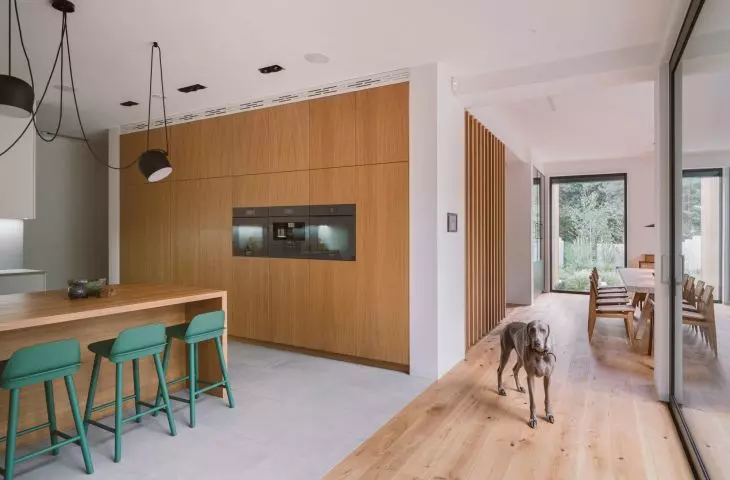 Interiors are a mix of minimalism and natural materials