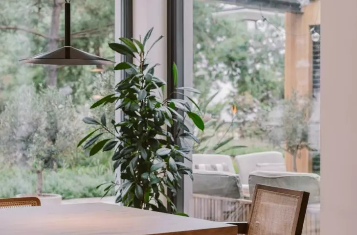 Dining room overlooking the terrace