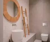 Bathroom on the first floor