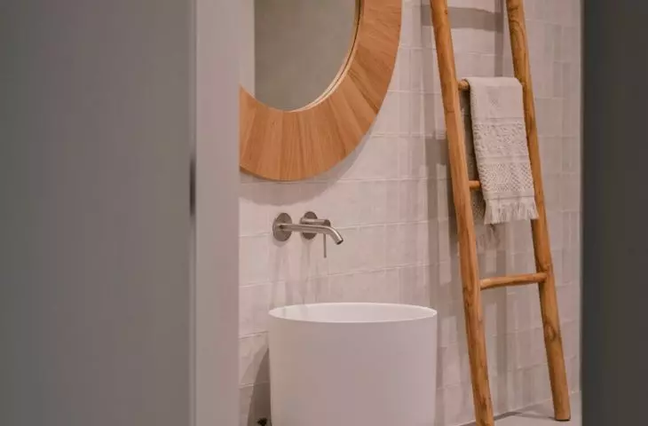 Bathroom on the first floor