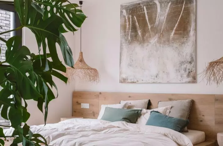 The walls are decorated with paintings by Albertina Kacalak-Sicinskaya