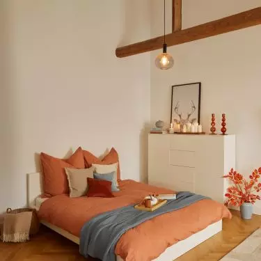Warm colors will create an autumn atmosphere