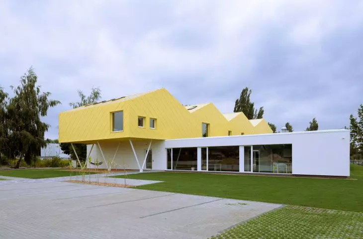 The condos differ not only in their technological solution, but also in their color scheme