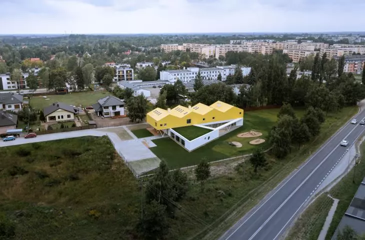 The kindergarten was located on a triangular plot of land