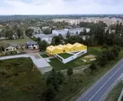 The kindergarten was located on a triangular plot of land