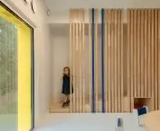 The interior color scheme in the nursery has been toned down - basic colors, white and wood have been used