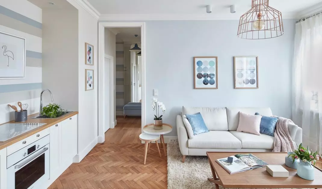 The interior is distinguished by oak flooring