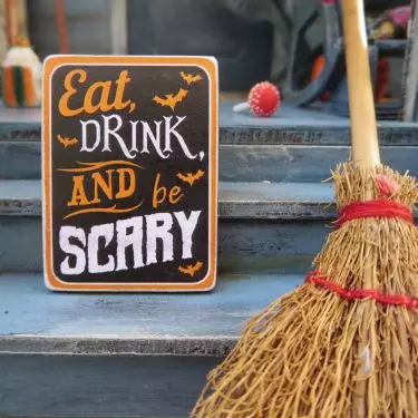 Motyw czarownicy sprawdzi się idealnie do Halloweenowych dekoracji