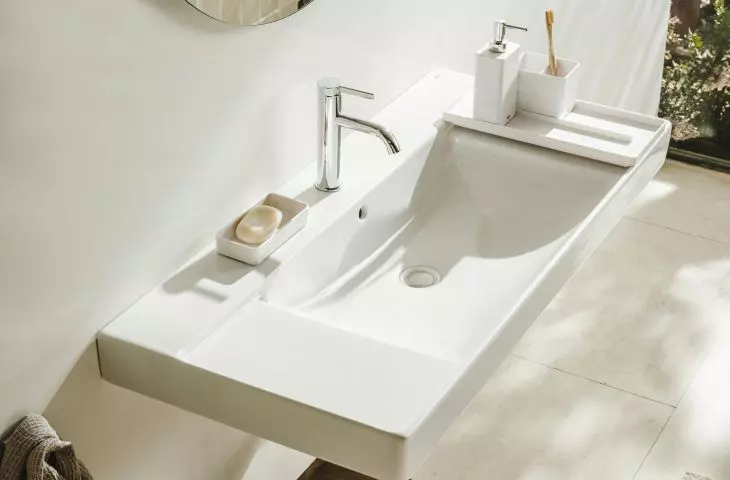 Bathroom faucets from the Ona collection