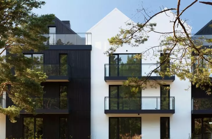 Contrasting facade of the hotel
