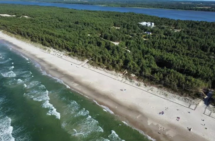 Aparthotel is located between the Baltic Sea and Sarbsko Lake