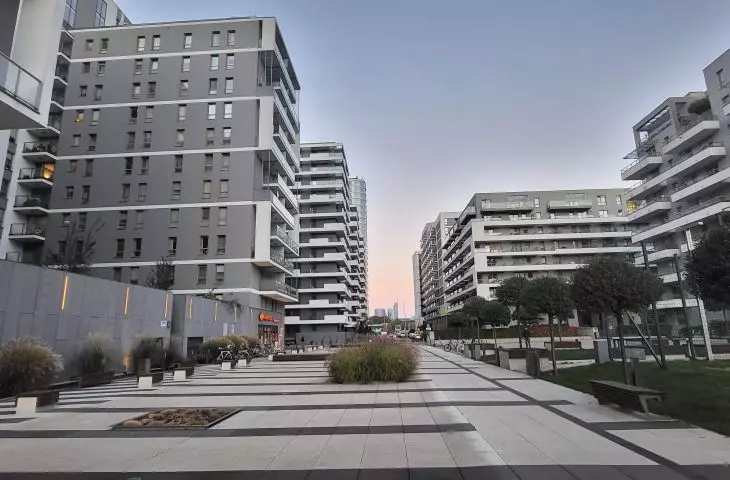 Bliska Wola estate - publicly accessible public space inside the estate