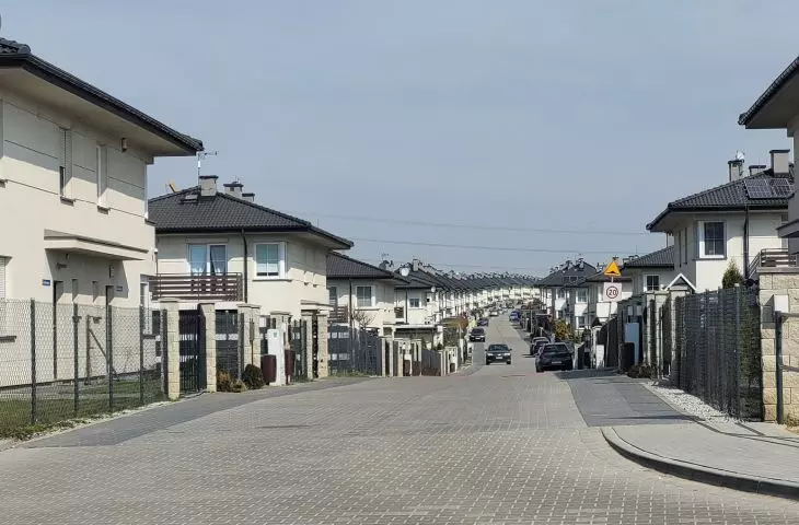 Pyskowice - a neighborhood of single-family housing along a street more than 800 meters long.