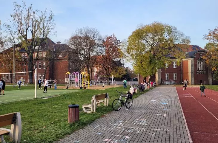 School complex on the corner of Jarochowskiego and Wyspianski Streets, present state