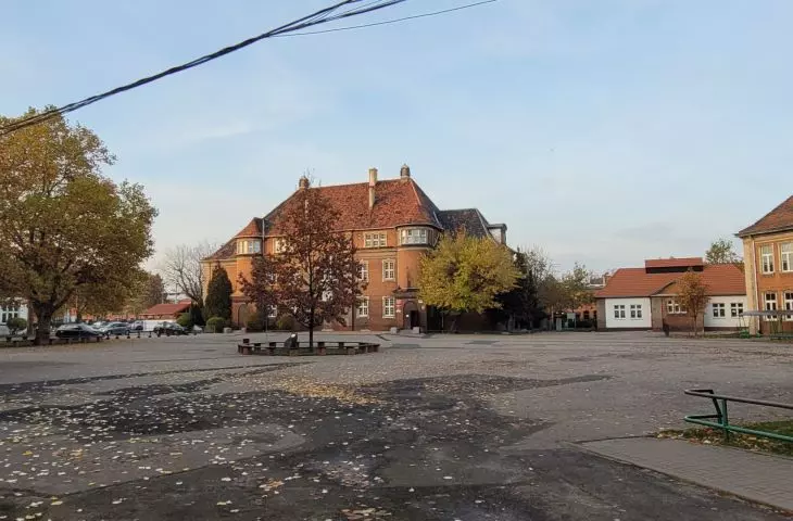Kompleks szkolny na rogu ul. Jarochowskiego i Wyspiańskiego, stan obecny