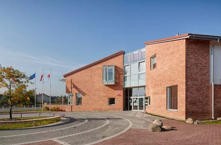 elementary school in Książenice, design: PALK Architects (Piotr Hardecki, Marta Czarnomska-Siecke, Krzysztof Łaniewski-Wołłk, Łukasz Stępniak)