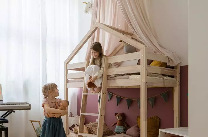 Girls' room