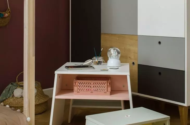 Girls' room