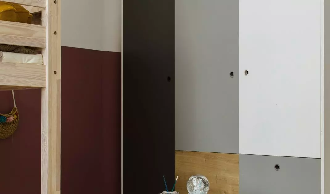 Girls' room