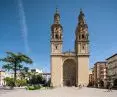 meble miejskie na Plaza del Mercado w Logroño