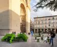 meble miejskie na Plaza del Mercado w Logroño