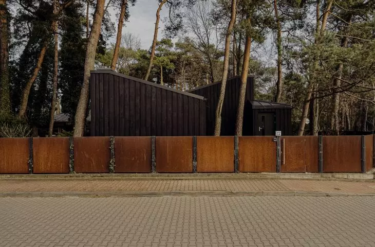 Ogrodowy pawilon do jogi w Przeźmierowie